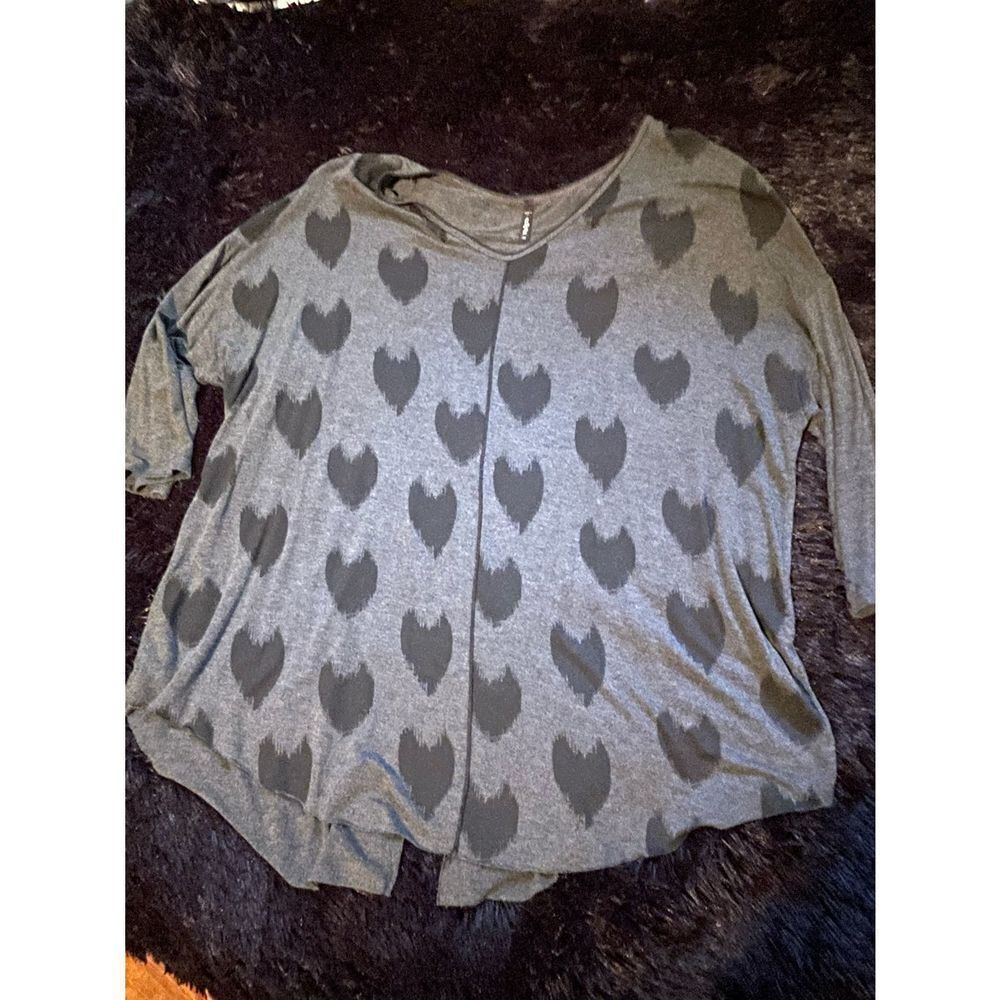 Edista Gray Top with  Hearts